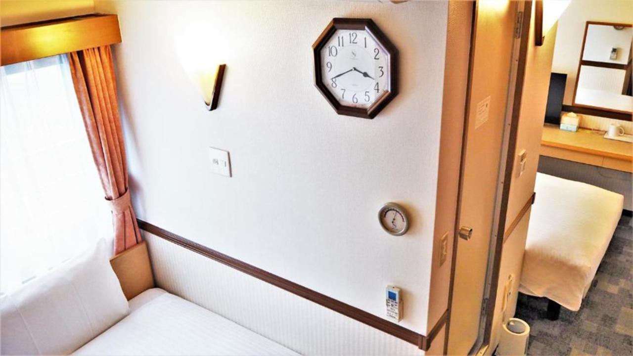 Toyoko Inn Osaka Semba Higashi Exterior photo