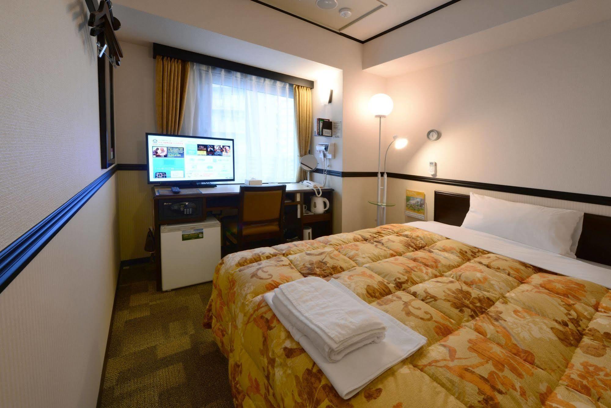 Toyoko Inn Osaka Semba Higashi Exterior photo